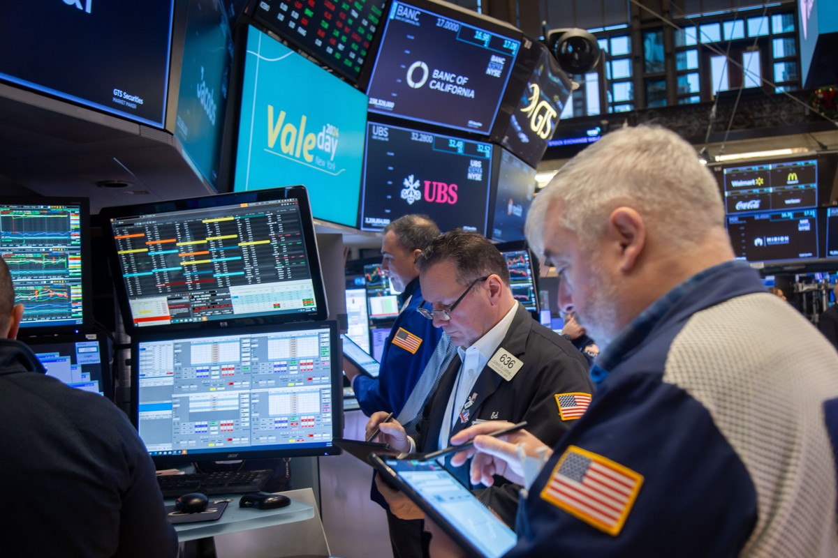 Bolsas de NY têm leve alta à espera de negociações EUA-China e inflação ao consumidor