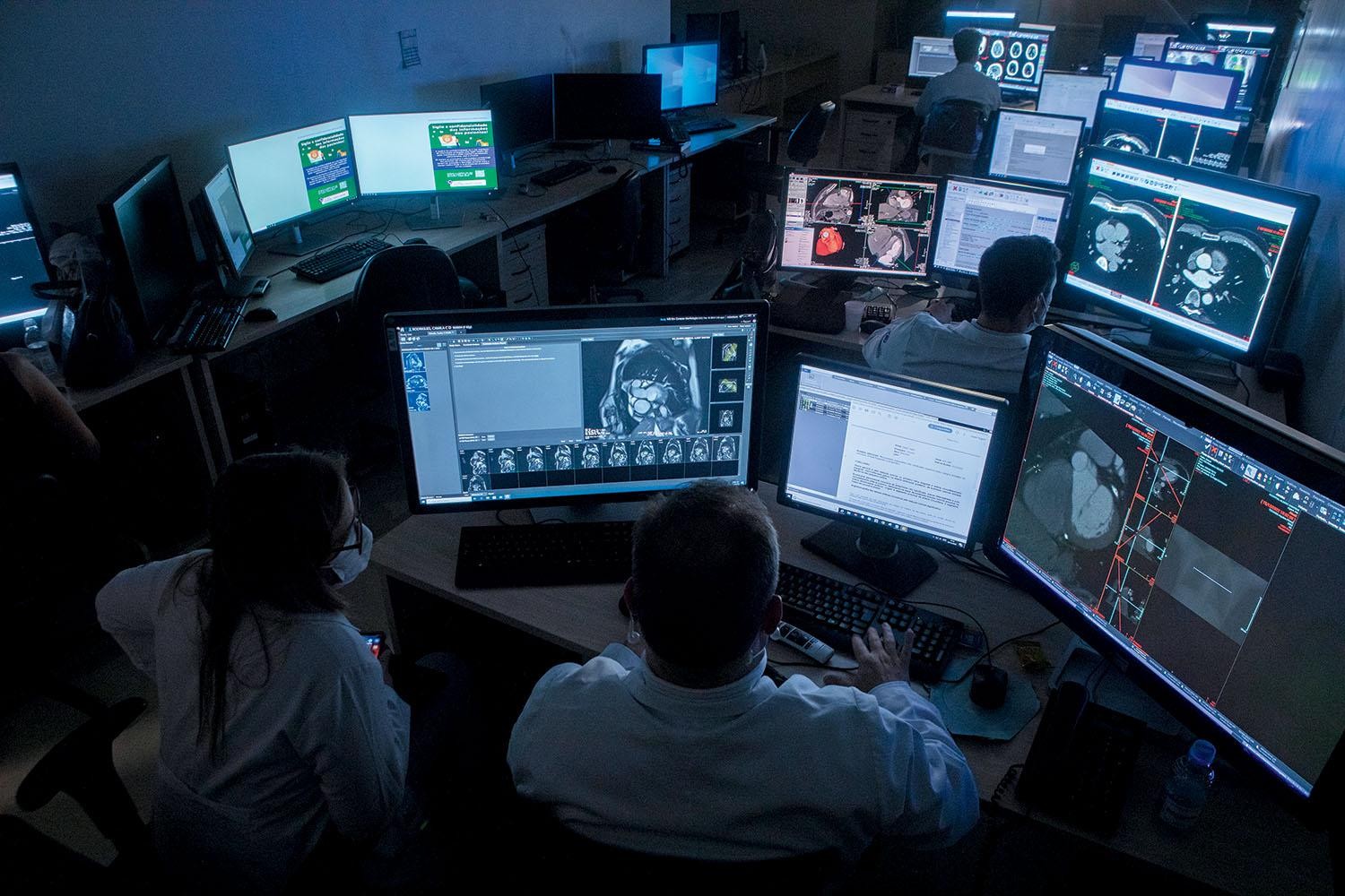 IA e IoT Transformam Medicina com Monitoramento Remoto e Cirurgias Robóticas