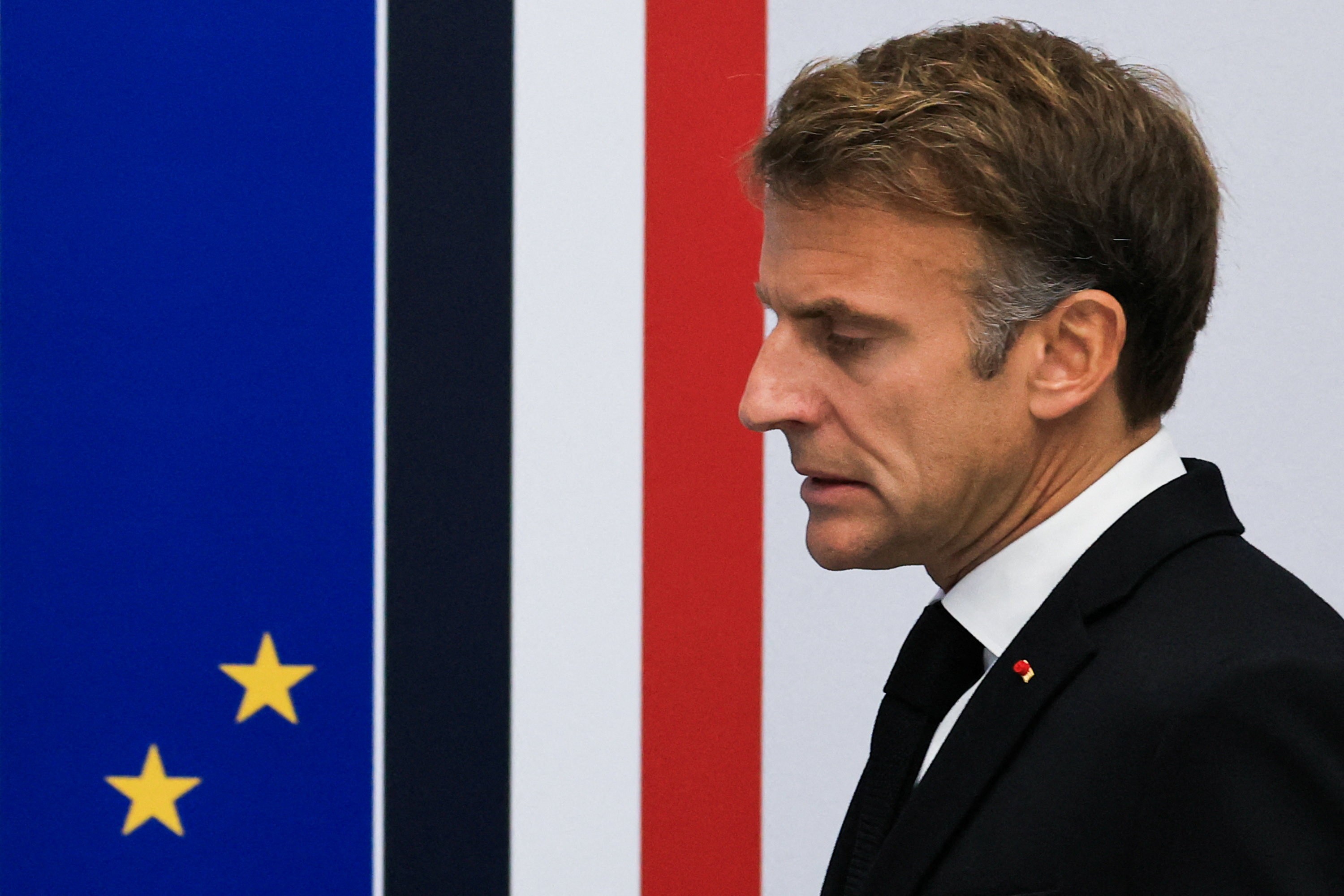 Análise: Crise social na França expõe ‘agonia lenta’ nos últimos meses de Macron no poder