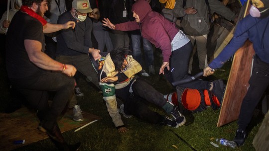 Polícia da Califórnia atua para acabar com acampamentos pró-Palestina em universidade