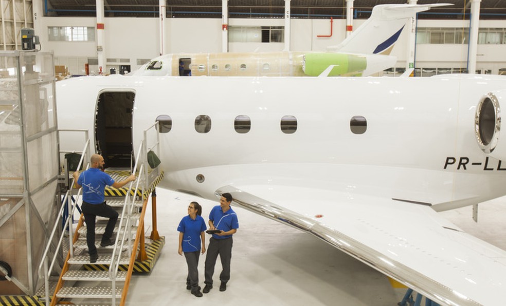 A Embraer deve ficar com uma participação minoritária na nova empresa, sendo que a área de defesa ficará de fora da parceria negociada com a Boeing — Foto: Julio Bittencourt/Valor