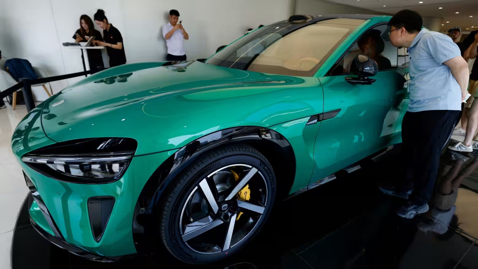 Xiaomi aposta em fábrica robotizada em Pequim para enfrentar Tesla nos elétricos