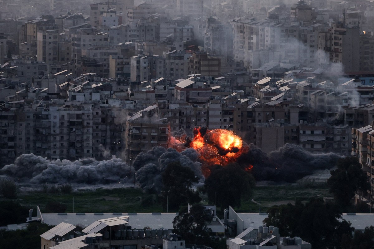 Figuras influentes criticam guerra do Irã e expõem divisões na base de Trump