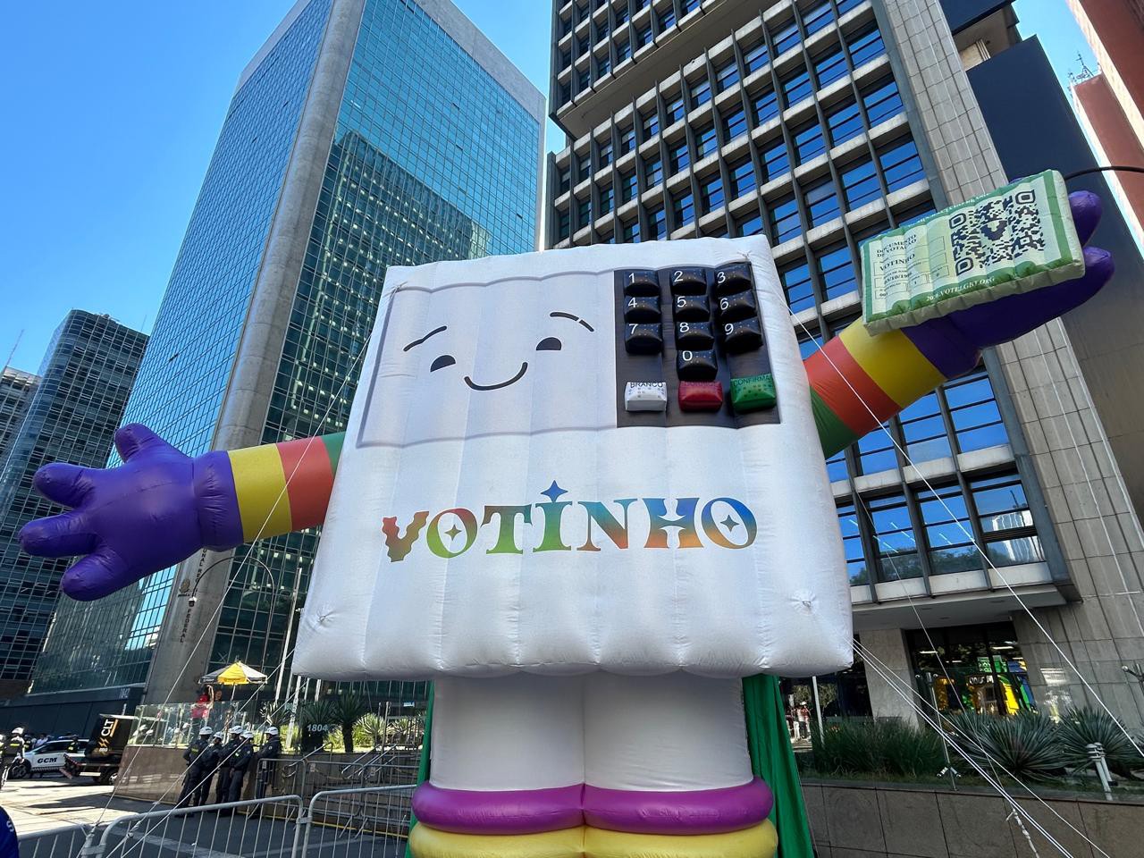 Parada do Orgulho LGBT+ em SP completa 30 anos com debate so