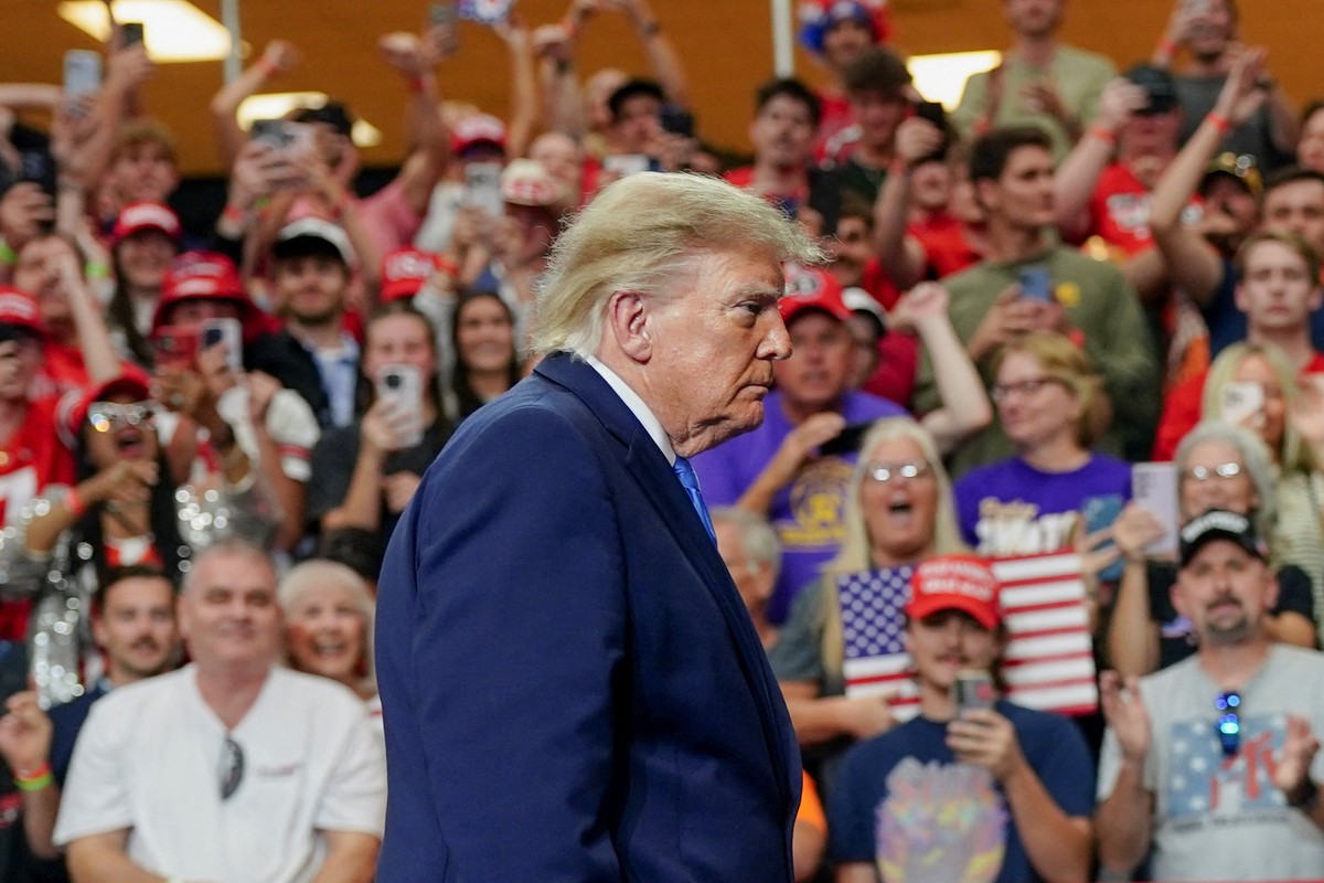 Pesquisa aponta que maioria dos americanos culpa Donald Trump pela inflação