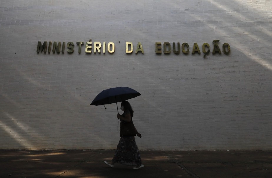 Orçamento prevê ganhos em saúde e educação, mas déficit de R$ 231,5 bi e  aumento na despesa de R$ 24,1 bi | Política | Valor Econômico