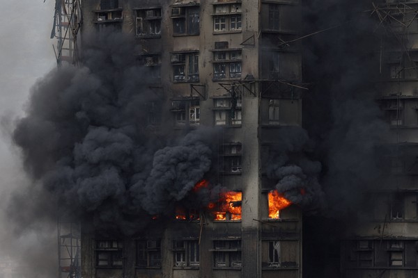 Hong Kong anuncia comitê para investigar incêndio que deixou mais de ...