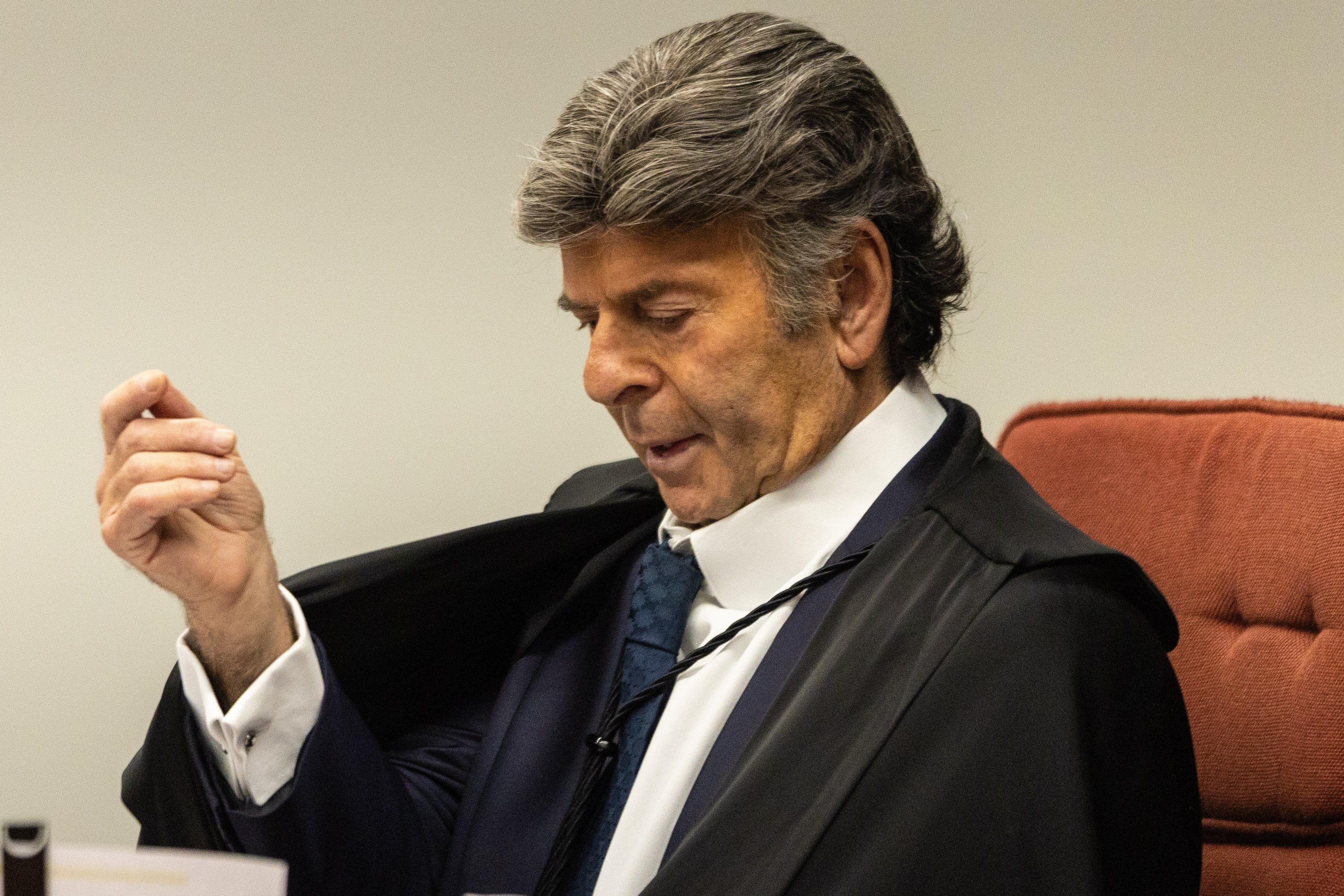 Fux vota e STF tem maioria para liberar pagamento de parte dos penduricalhos para juízes e MP