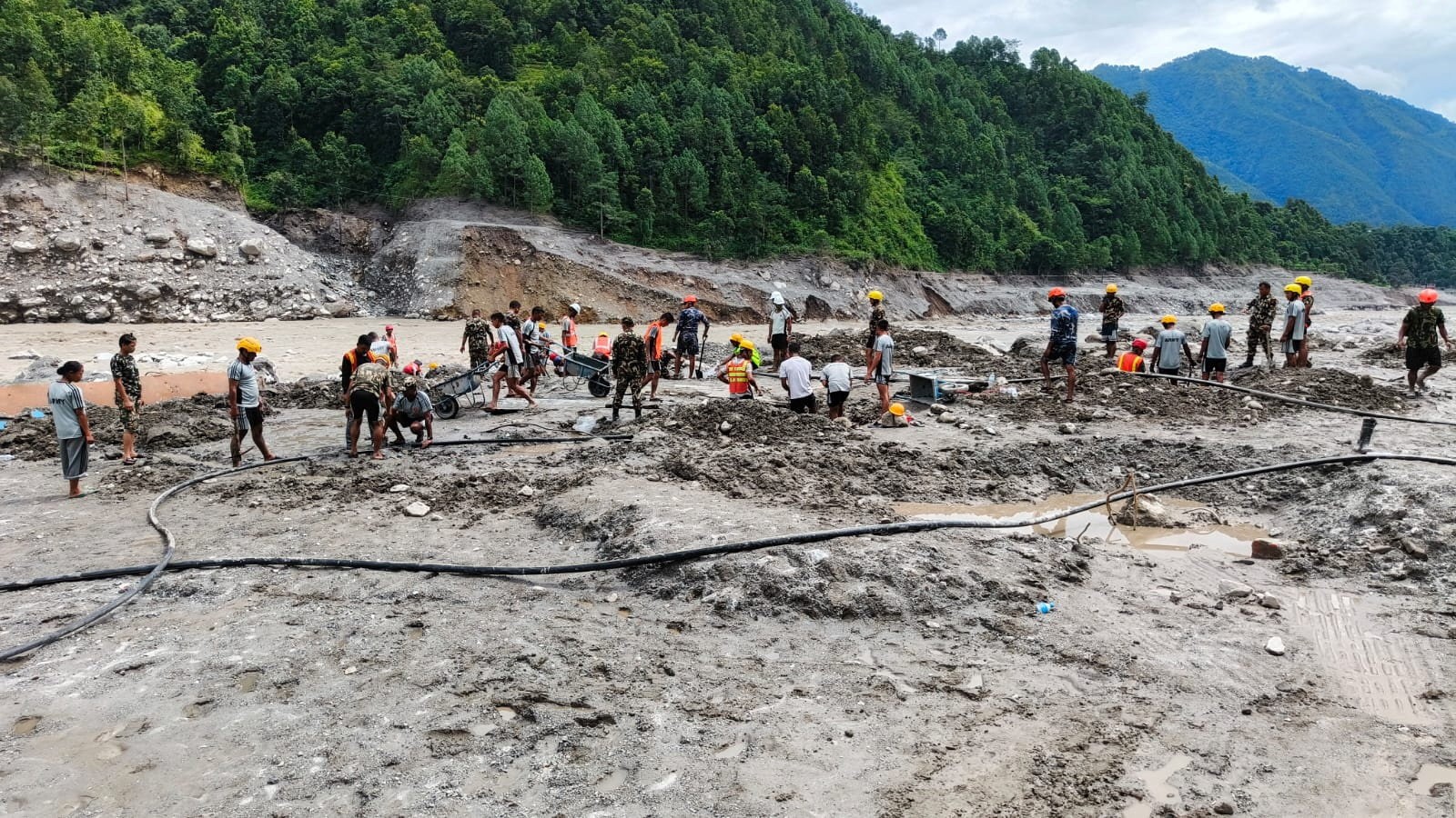 Nepal reconstruirá sistema de alerta precoce na fronteira com a China após avalanche