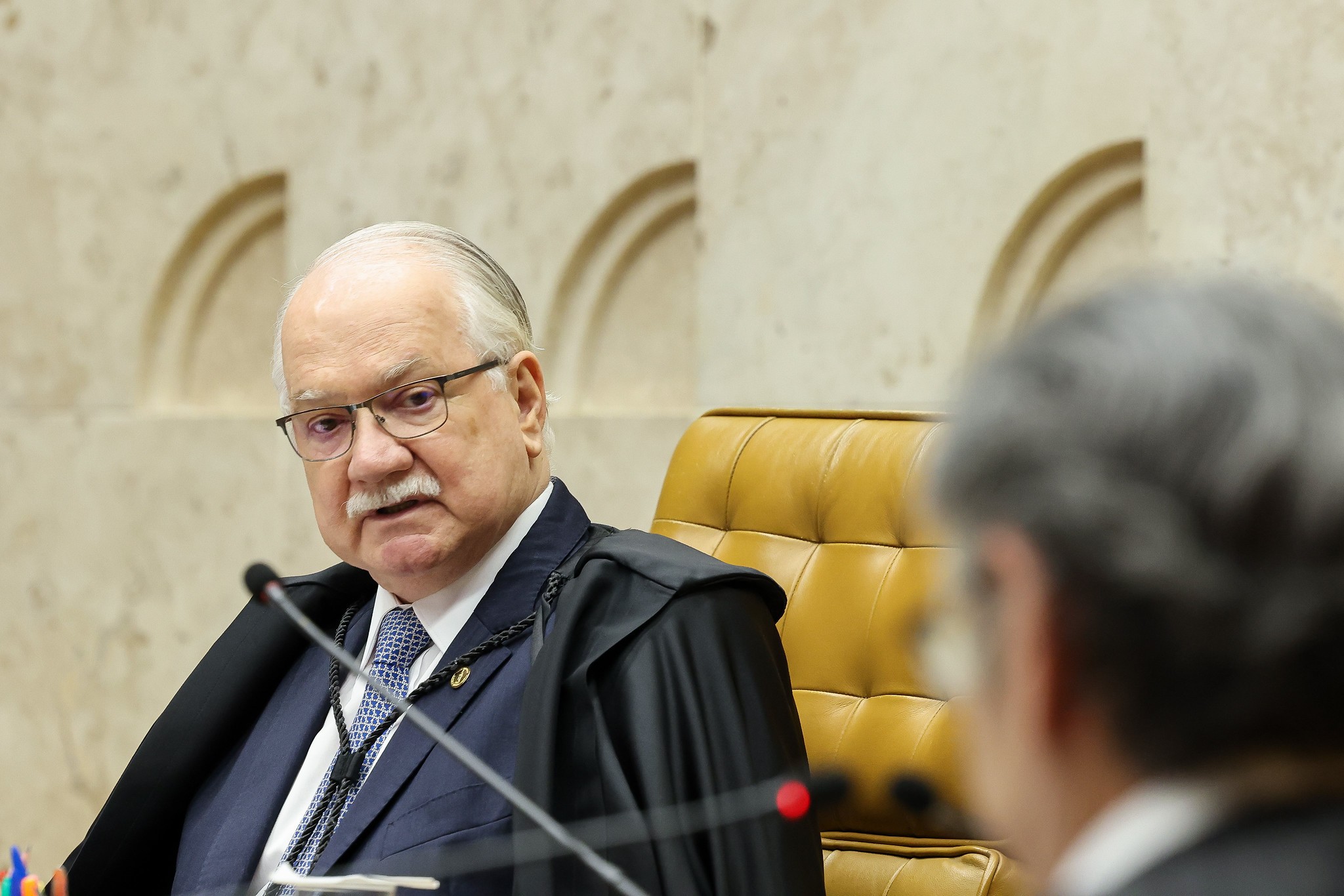 STF: Fachin bate boca com Dino ao pedir aparte em fala de Dias Toffoli
