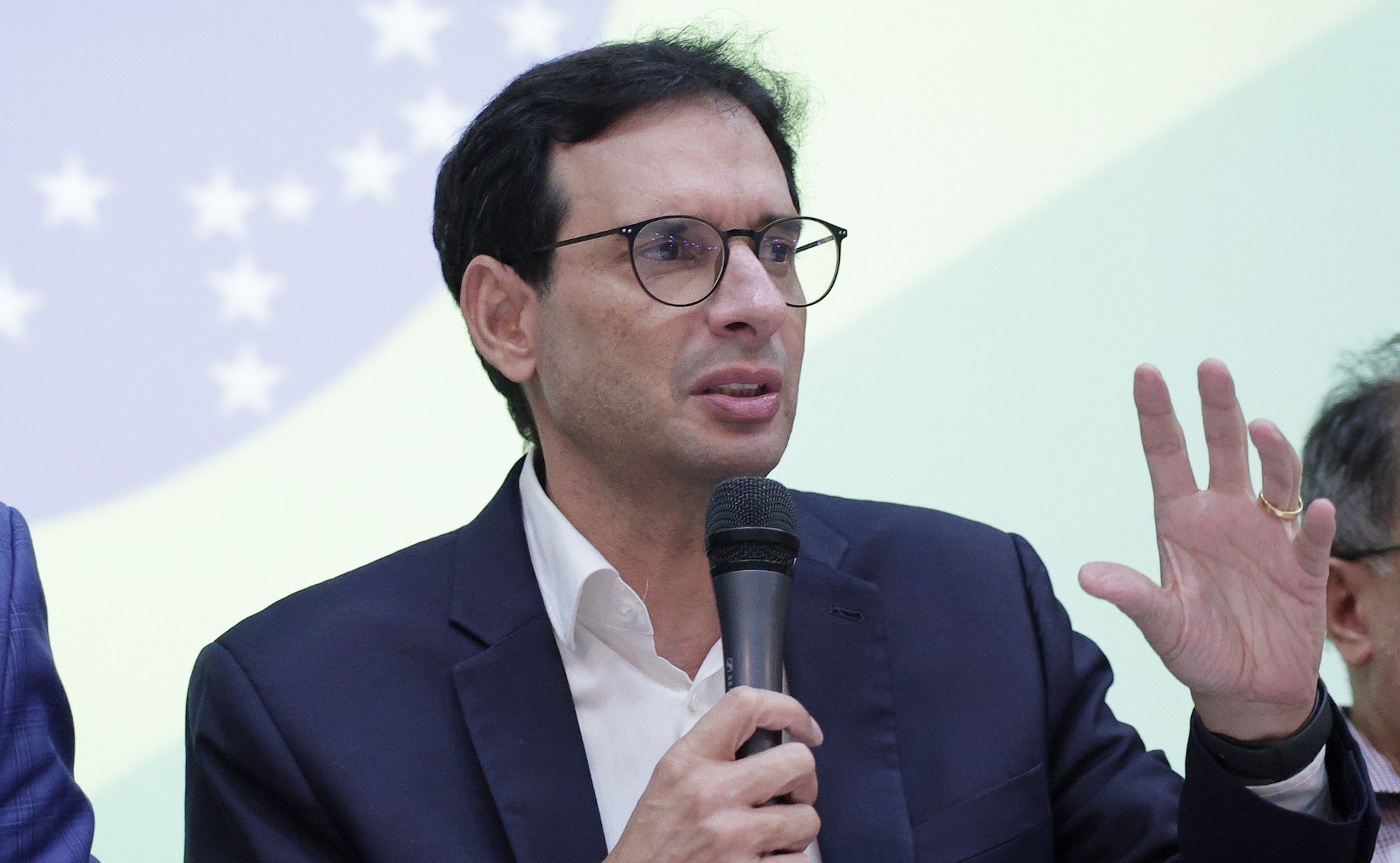 Relator da PEC do fim da escala 6x1 fecha três versões de parecer e aguarda escolha de Motta