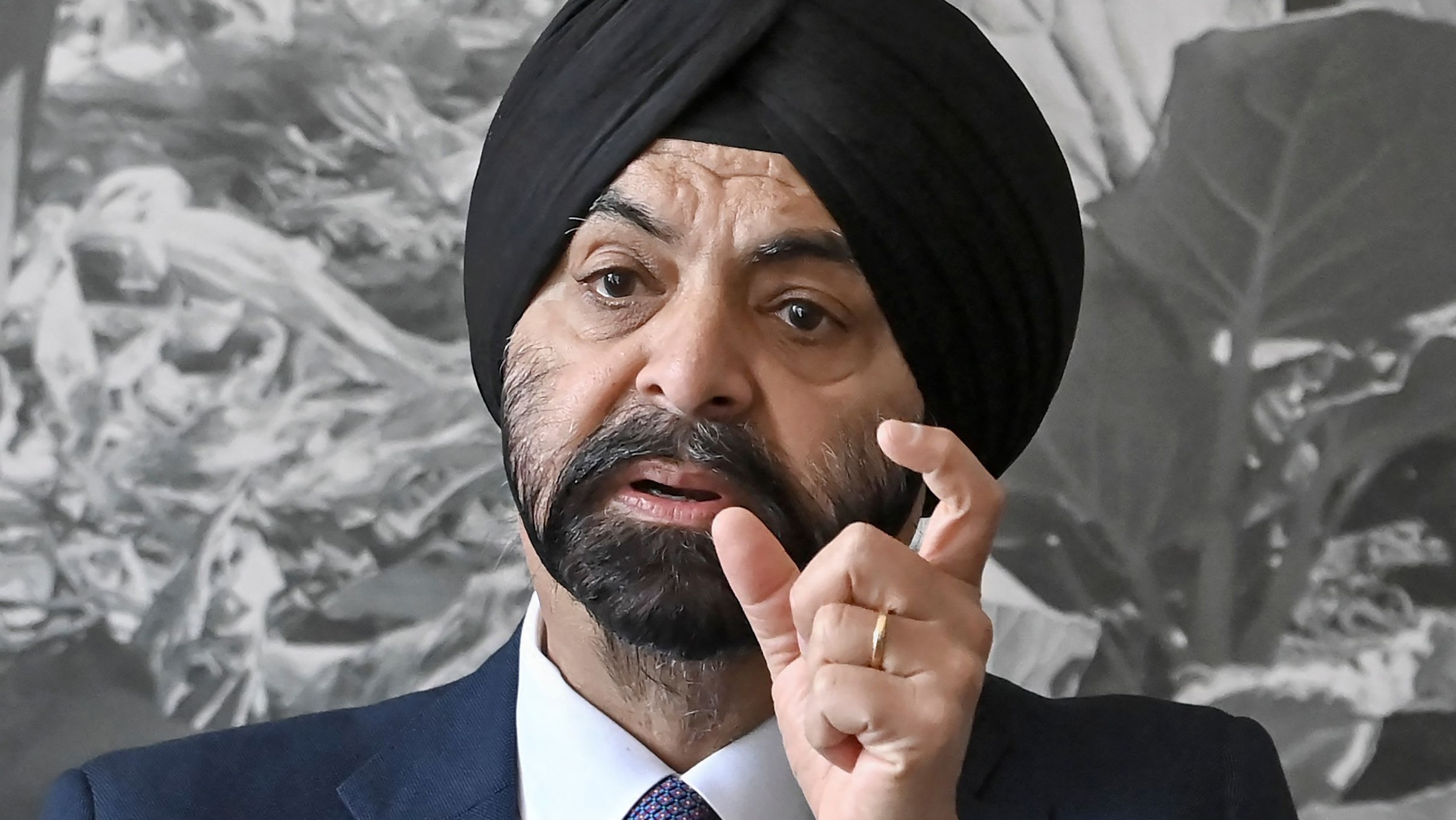 Banco Mundial prevê crescimento menor e mais inflação devido à guerra