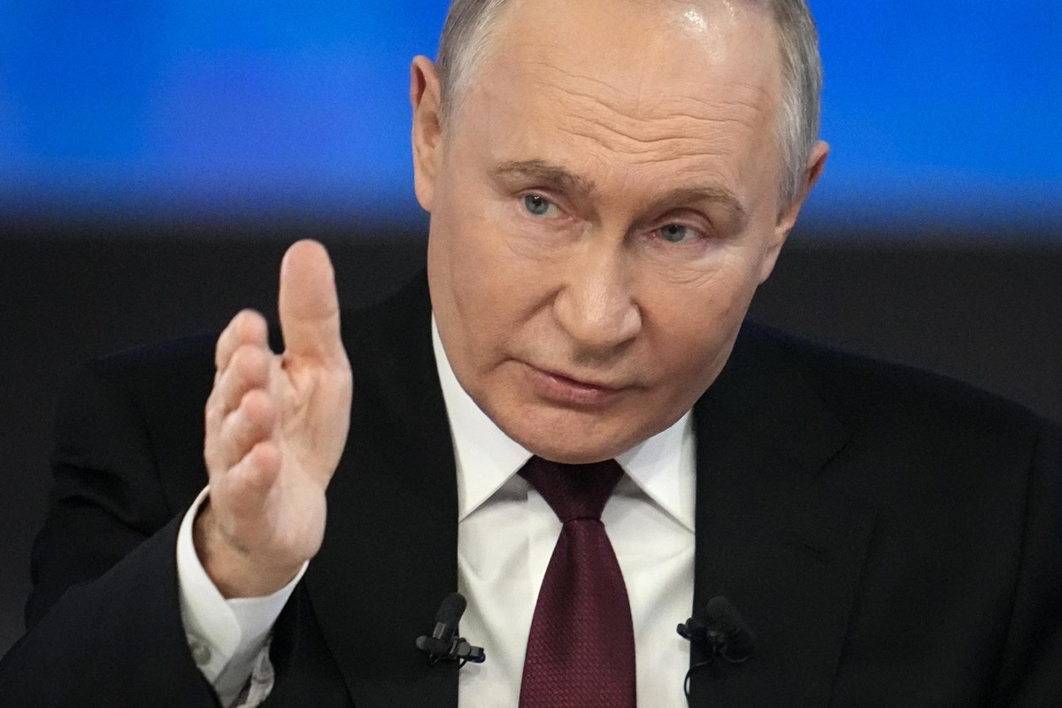 Putin diz estar disposto a encontrar Zelensky para negociar 'acordo de paz'