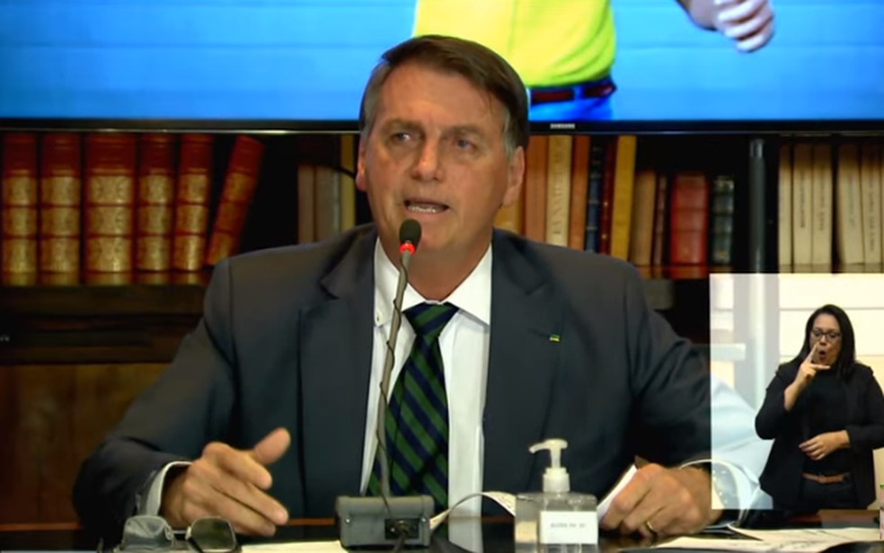 Bolsonaro usou a TV Brasil, órgão do governo federal, para repetir mentiras sobre as urnas eletrônicas  — Foto: Reprodução