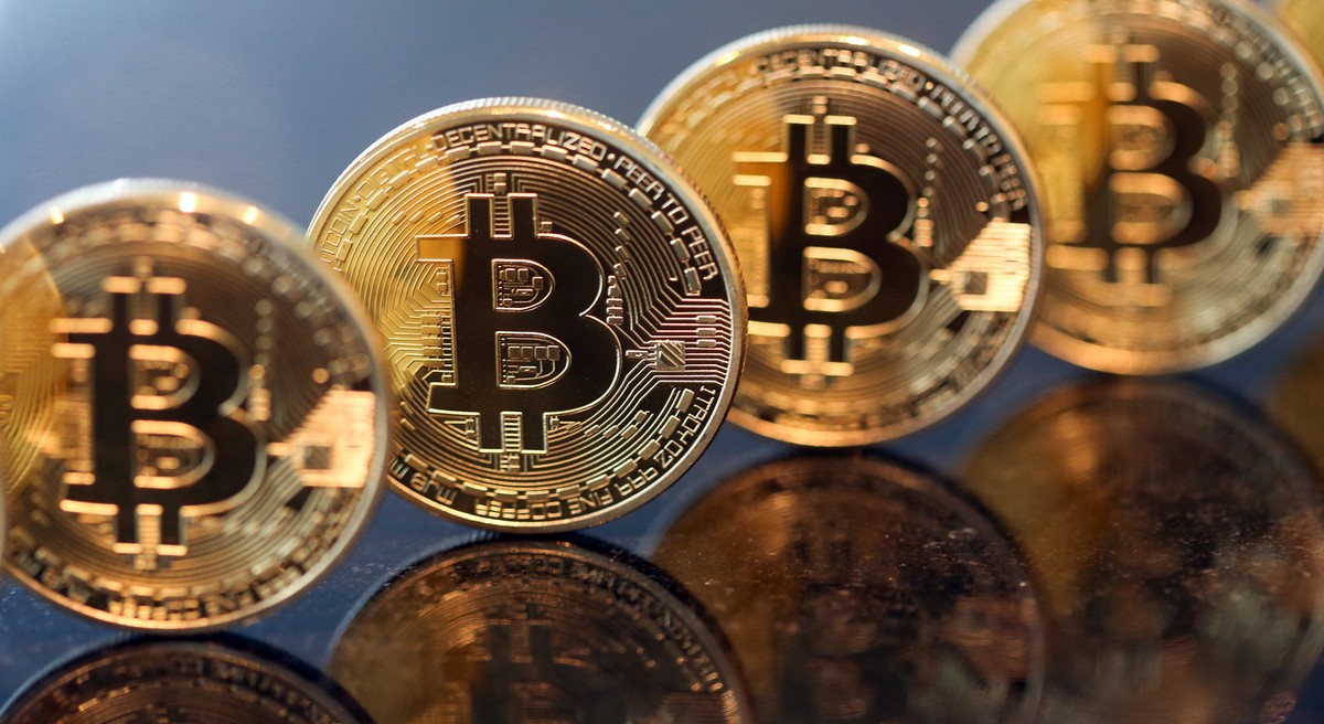 Bitcoin inicia semana em baixa e sem força para retomar US$ 70 mil