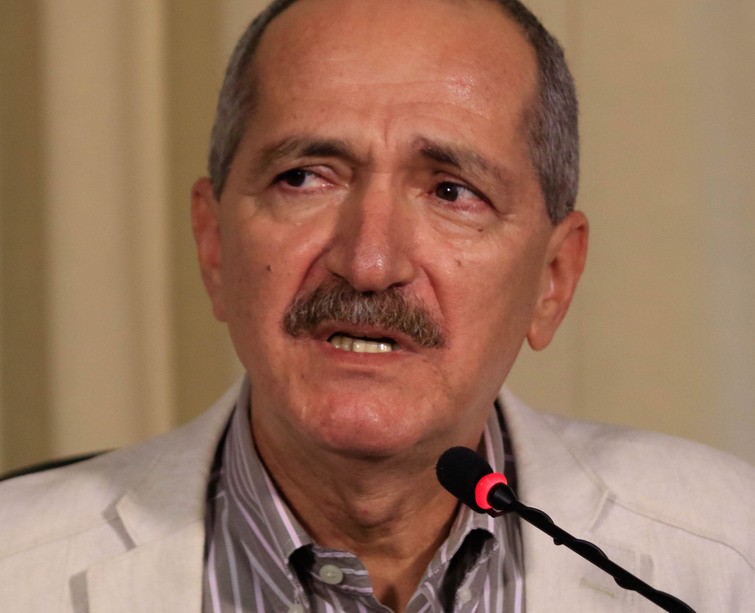 Aliados ventilam nome de Aldo Rebelo para compor chapa com Flávio Bolsonaro