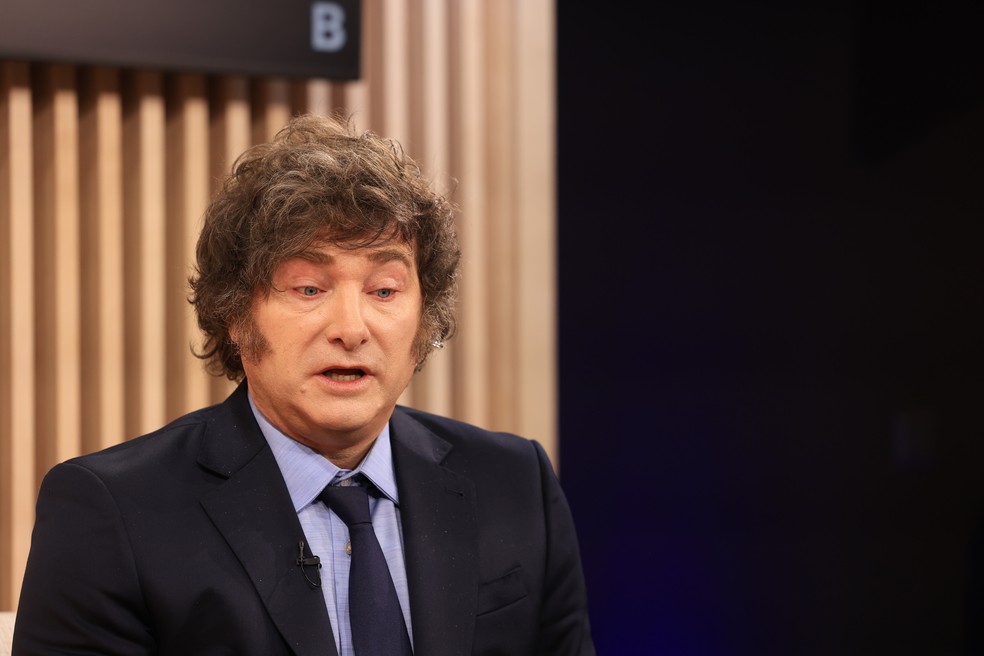 Javier Milei, presidente da Argentina, em evento, com foco no 'Milei trade' em Wall Street.