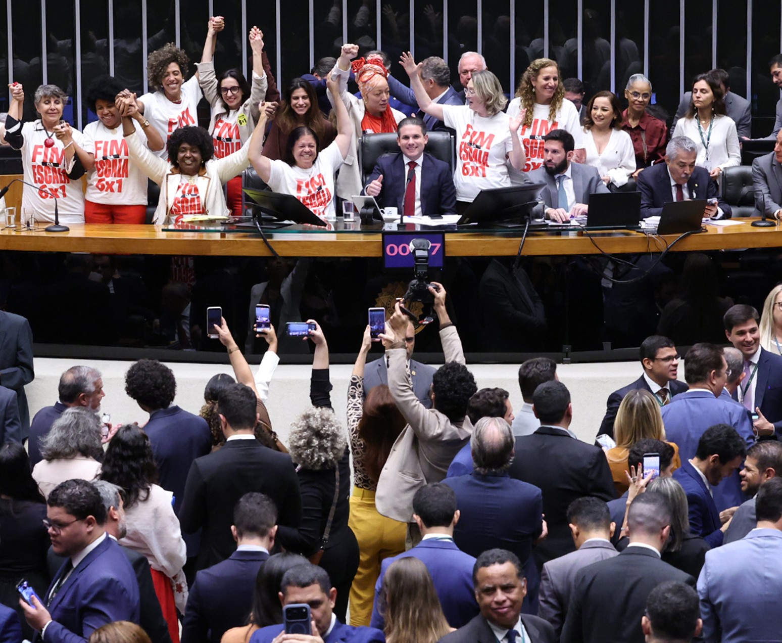 PT prepara discurso para acusar Flávio de hipocrisia após recuo sobre fim da 6x1
