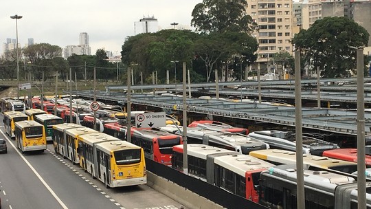 Motoristas e cobradores aprovam greve de ônibus em São Paulo nesta sexta-feira 