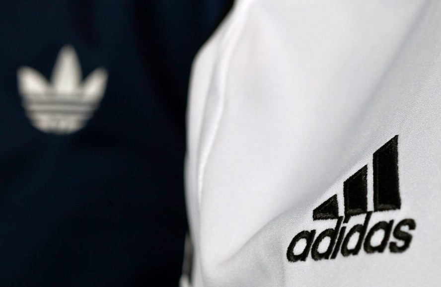 Adidas reverte prejuizo e lucra US 470 milhoes no 2 tri Empresas Valor Economico
