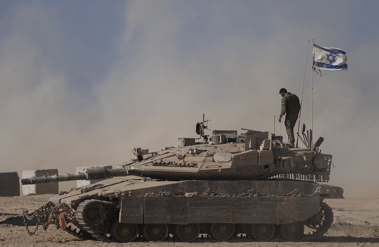 Israel ignora protestos e apelos internacionais e usa tanques para bombardear arredores da Cidade de Gaza