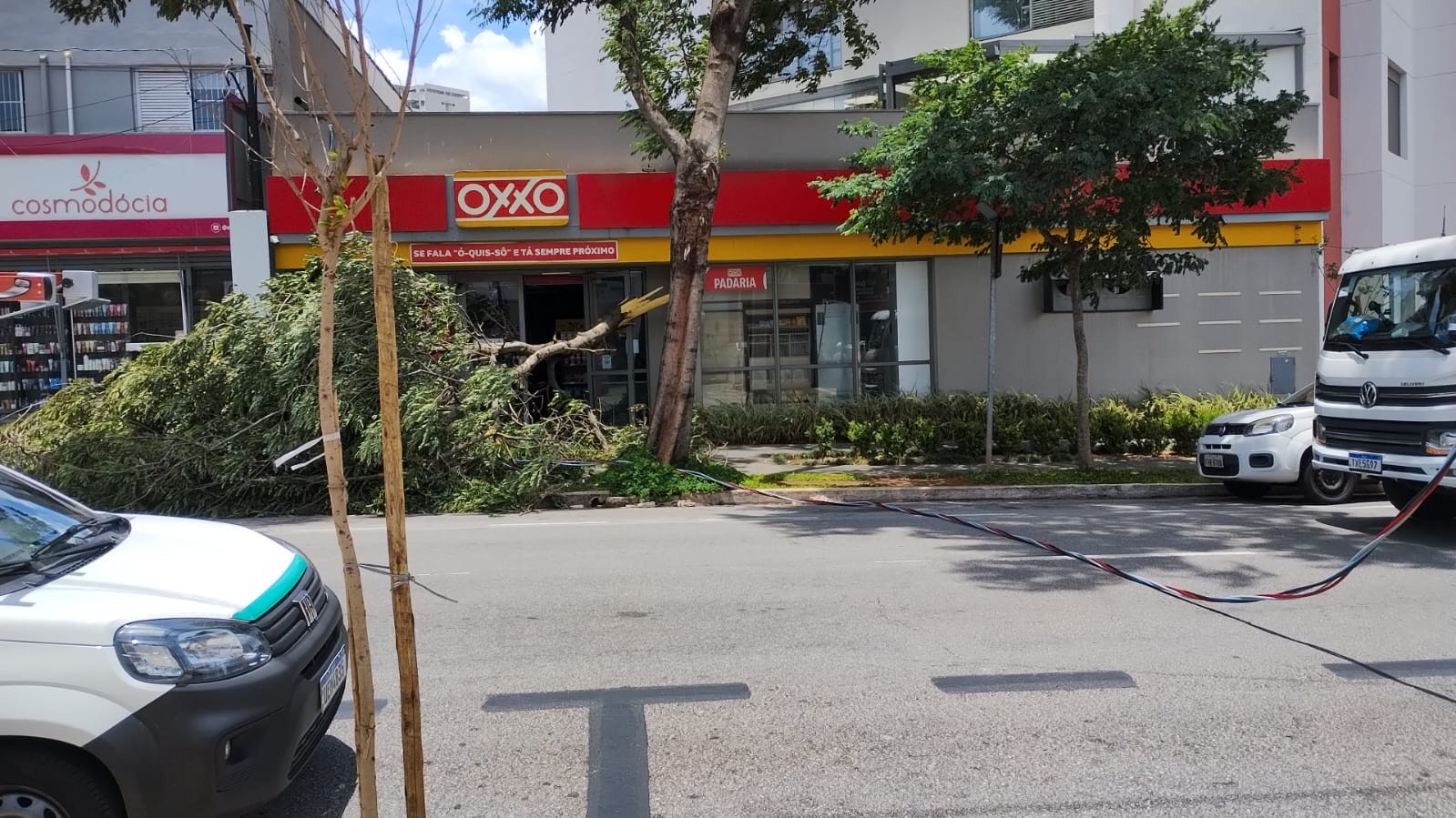 Após ventania, Grande SP amanhece com mais de 1,5 milhão de imóveis sem luz