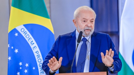 Lula diz que ‘por enquanto’ não está disposto a trocar presidente da Caixa 