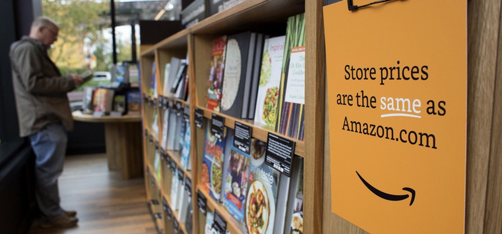 Esforços iniciados há dez anos, de promover a adoção em massa de livros digitais, perdem força- a Amazon, agora, prefere os livros de papel — Foto: David Ryder/Bloomberg