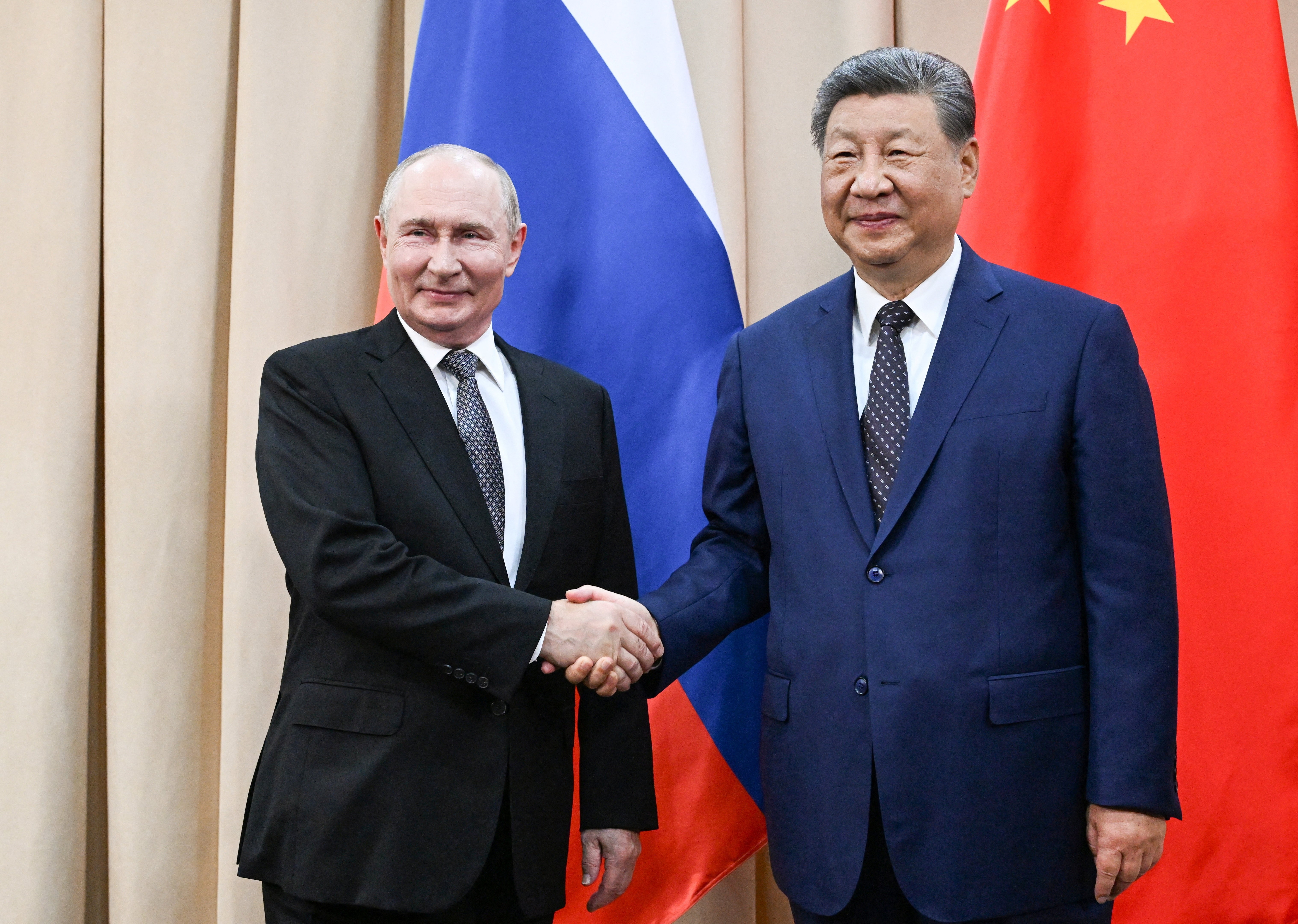 Xi diz a Putin que as bases das relações entre os dois países serão fortalecidas - QTU Questões do Universo