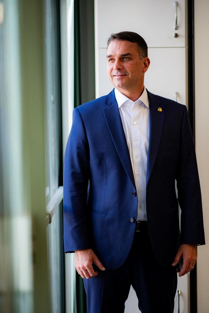 ‘Tem pouco preso no Brasil; tem que ter mais’, diz Flávio Bolsonaro