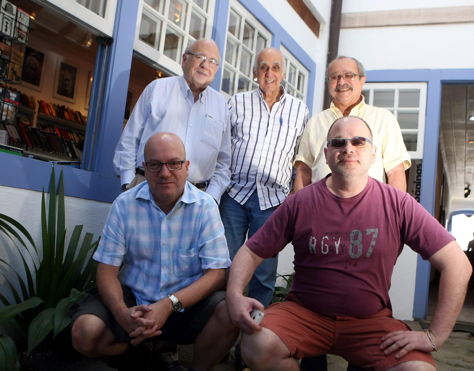 Cronistas d'O Globo, Arthur Dapieve, Arnaldo Bloch, Zuenir Ventura, Luis Fernando Veríssimo e João Ubaldo Ribeiro, na Flip 2012 — Foto: Felipe Hanower/Agência O Globo