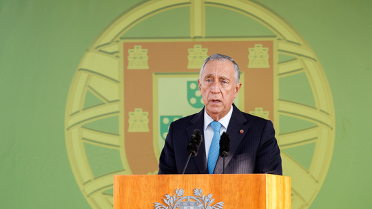 Presidente de Portugal é criticado por falas sobre reparação da escravidão 