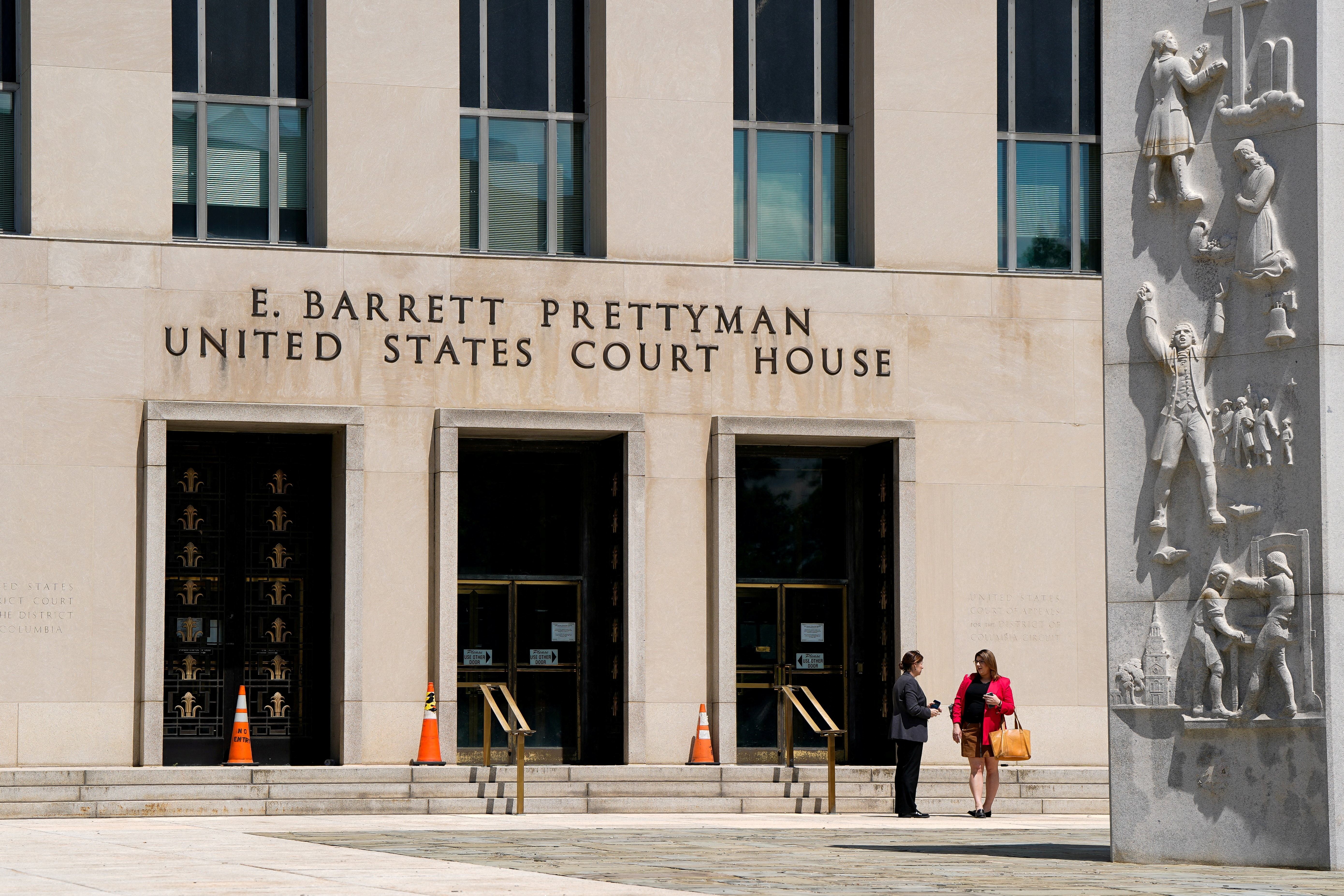 Atirador é acusado formalmente de tentar matar o presidente dos EUA