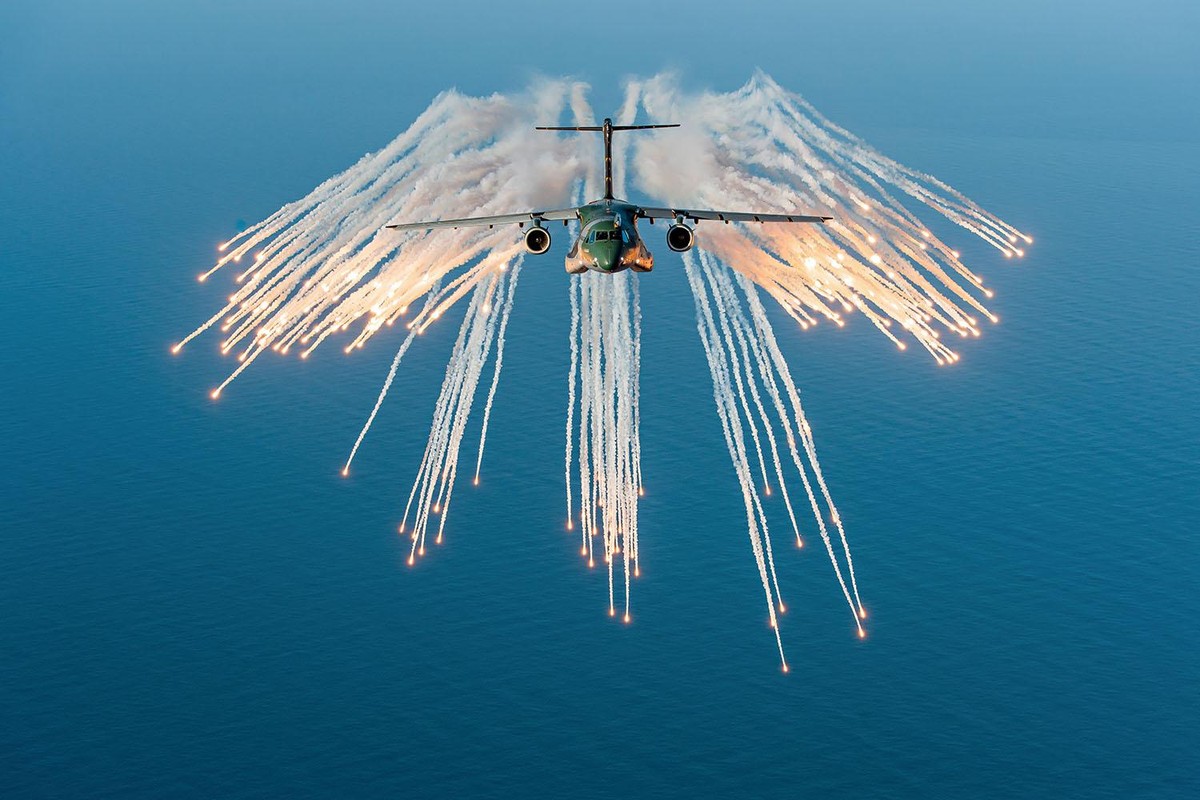Embraer desenvolve aeronaves sustentáveis e tecnologias disruptivas, como eVTOL, com foco em eficiência e inovação