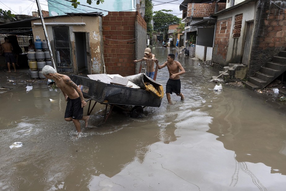 Número de mortos após chuvas no Rio sobe para 11, e cidade decreta estado  de emergência | Brasil | Valor Econômico