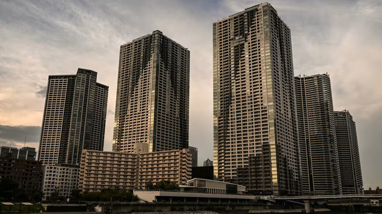 Japão avalia mudar imposto sobre venda de apartamentos para conter especulação - QTU Questões do Universo