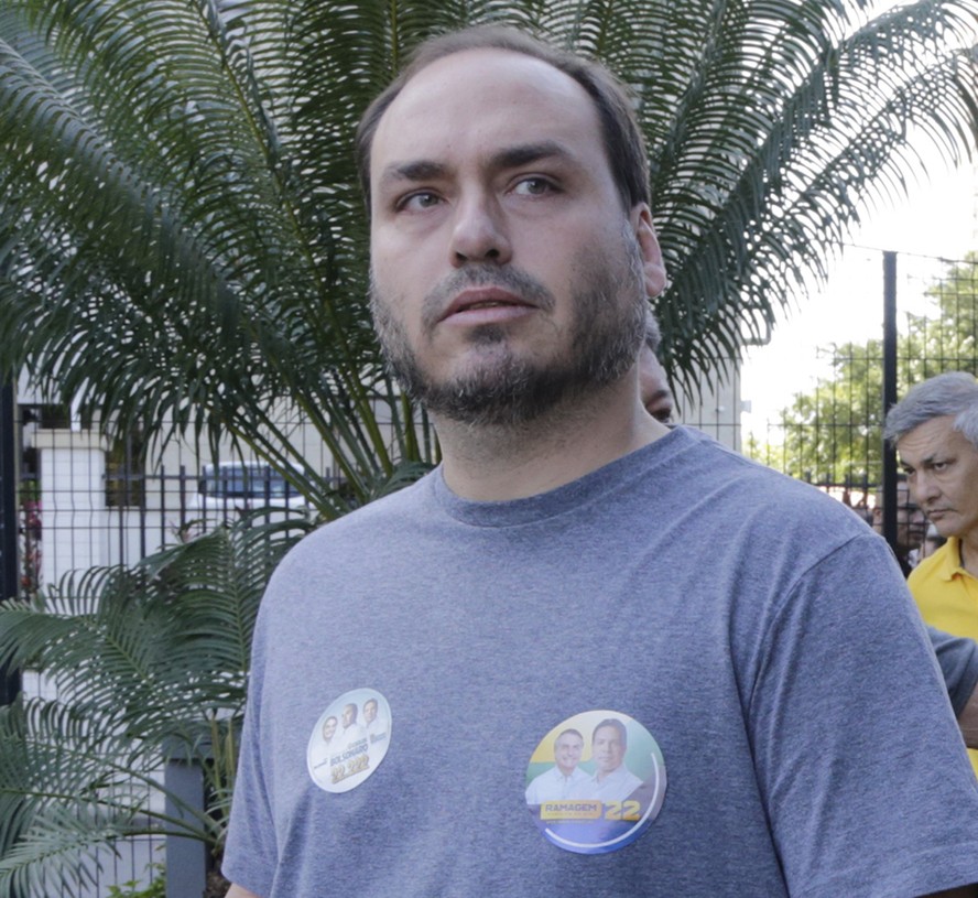 Carlos Bolsonaro passa mal e é hospitalizado após prisão domiciliar de ex-presidente | Política | Valor Econômico