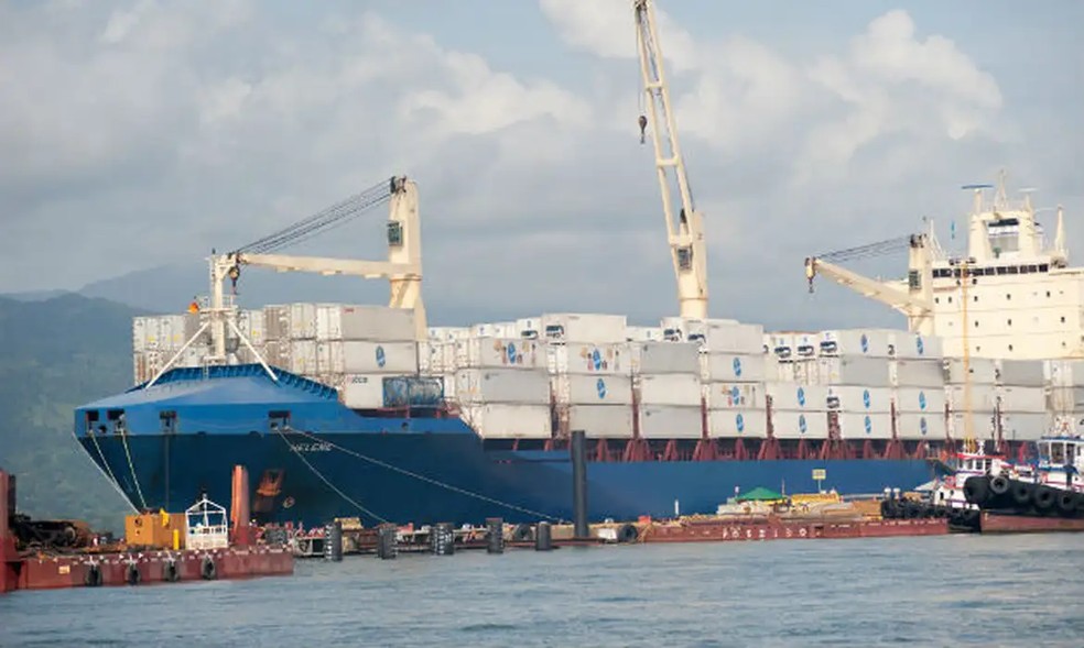 Navio com containers em porto — Foto: Banco Mundial/Divulgação