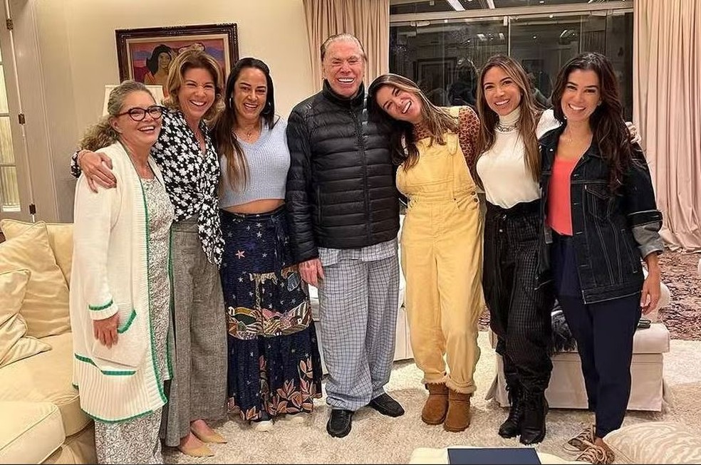 Silvio Santos e suas seis filhas — Foto: Reprodução/Instagram