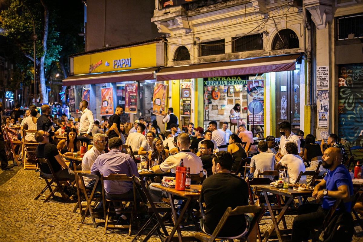 Bares e restaurantes devem ter lucro recorde de R$ 2,42 bilhões durante período de Copa, diz CNC