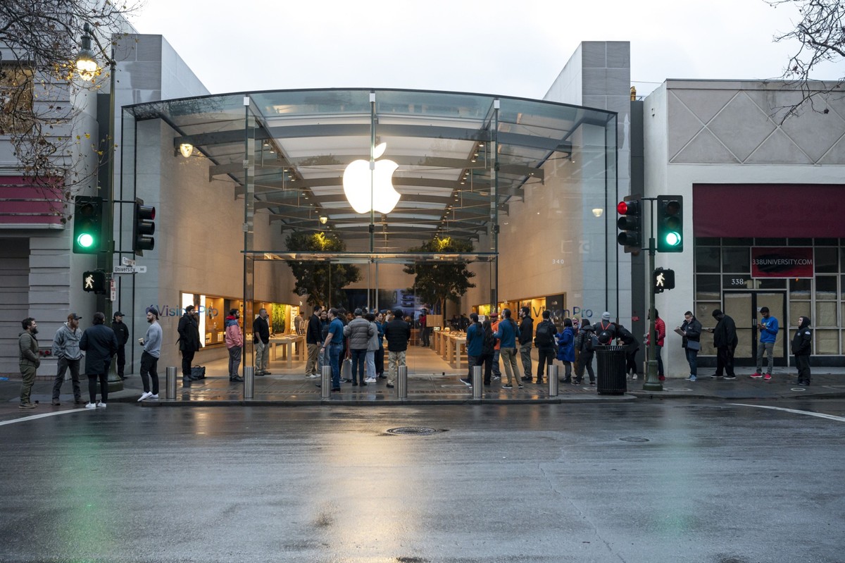 Apple se torna, por breve período, a 2ª empresa da história a atingir valor de mercado de US$ 5 tri