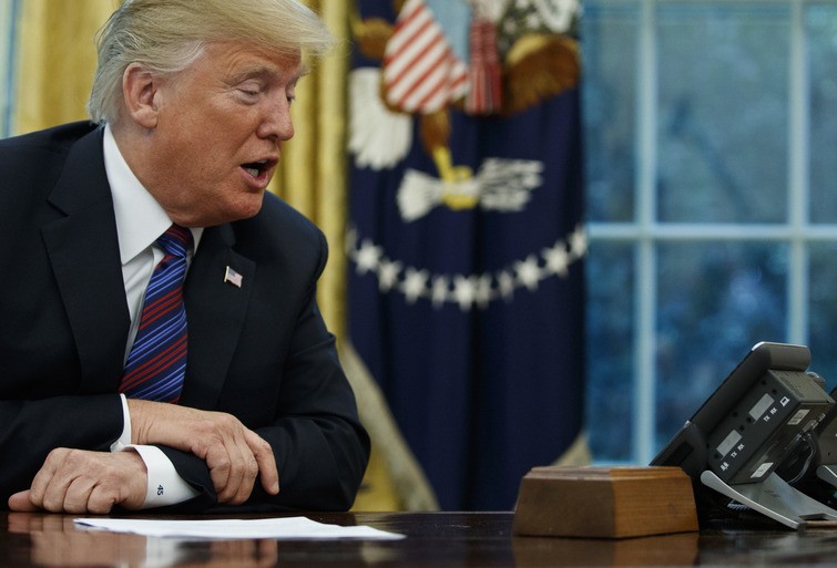 Trump e Petro conversam por telefone em meio à tensão entre os dois países