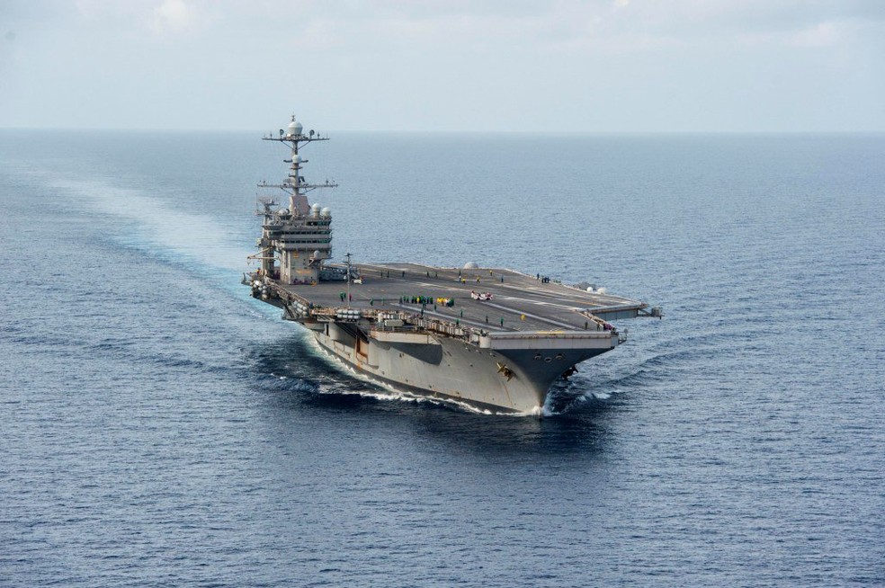 Conheça o porta-aviões USS George Washington, que chegou ao Brasil
