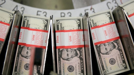 Dólar sobe ante o real com pressão dos Treasuries