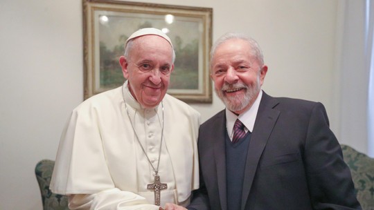 Lula convida o papa Francisco para visitar o Brasil