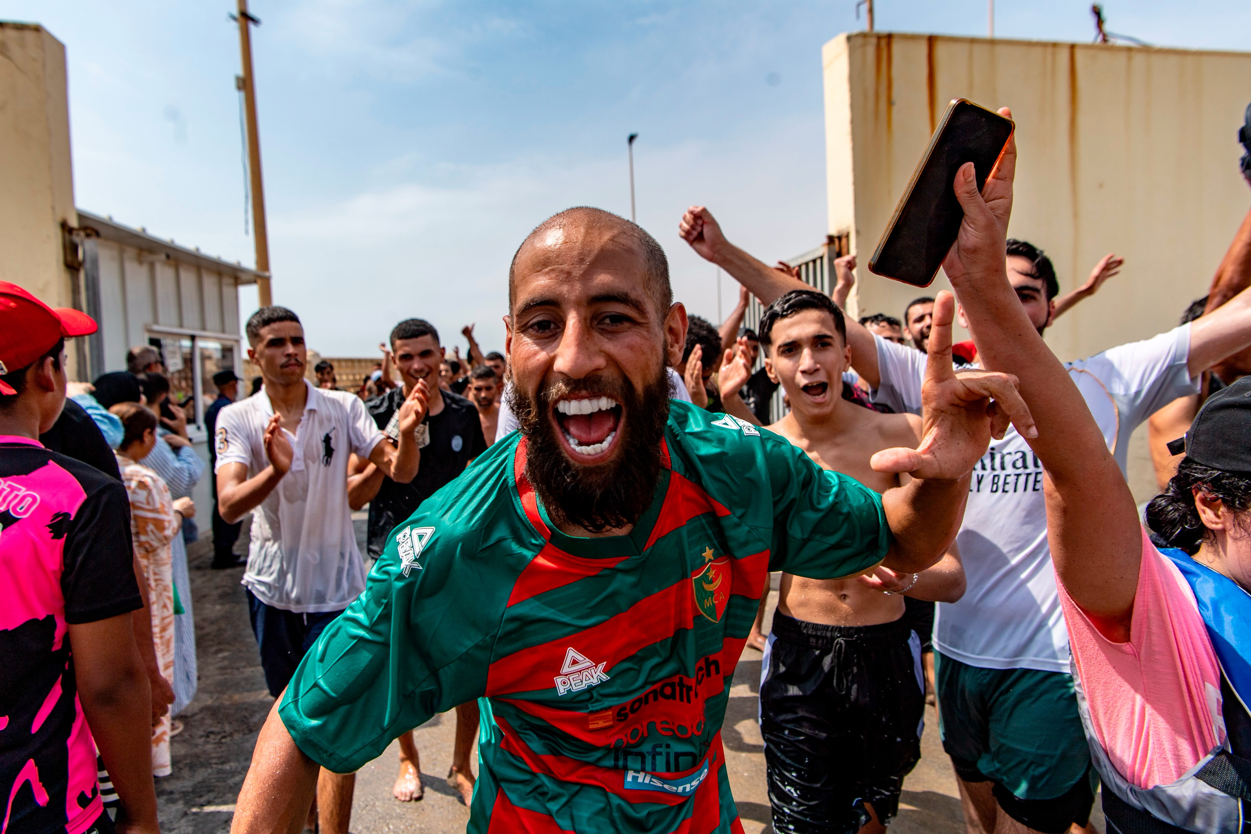Vídeos falsos, manipulação e teses de conspiração se espalham em meio à crise de imigração em Ceuta