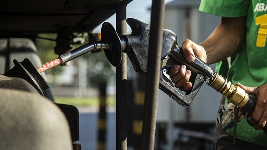 Petróleo fecha setembro a US$ 92 e pressiona Petrobras a reajustar diesel