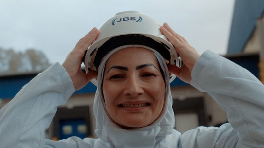 JBS impulsiona emprego e planeja promover 40 mil colaboradores em 2024 JBS impulsiona emprego e planeja promover 40 mil colaboradores em 2024