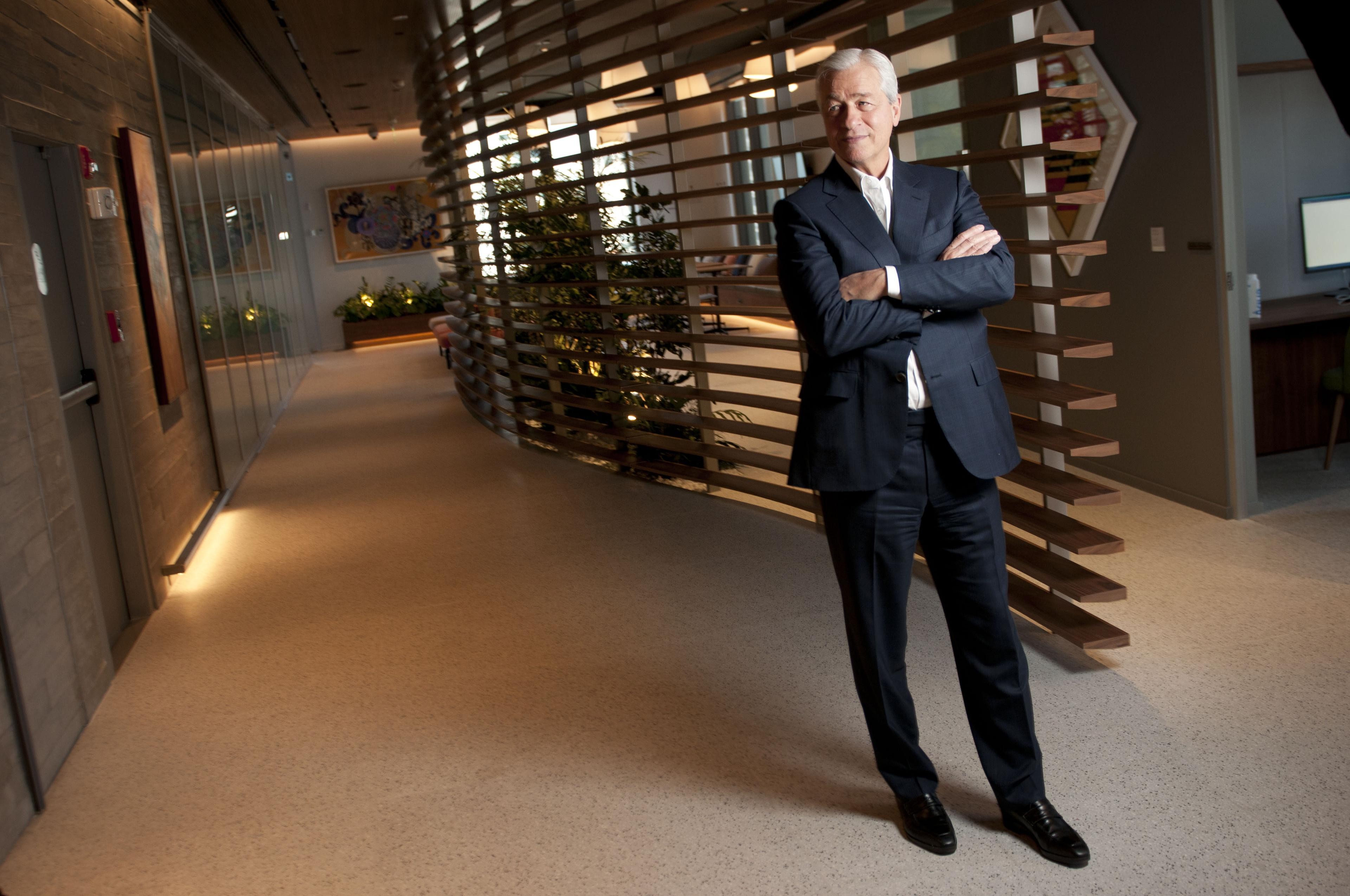 'Quando você vê uma barata, provavelmente há mais', diz Dimon sobre problemas no mercado de crédito