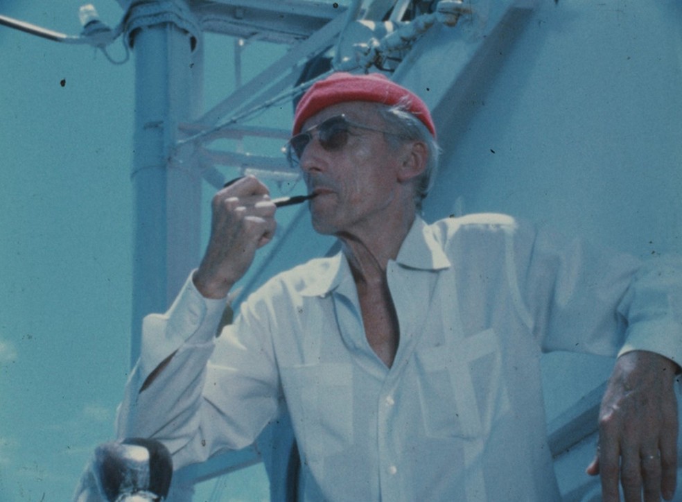 A vocação inicial de Cousteau era o ar; um acidente automobilístico mudou seu rumo — Foto: Divulgação